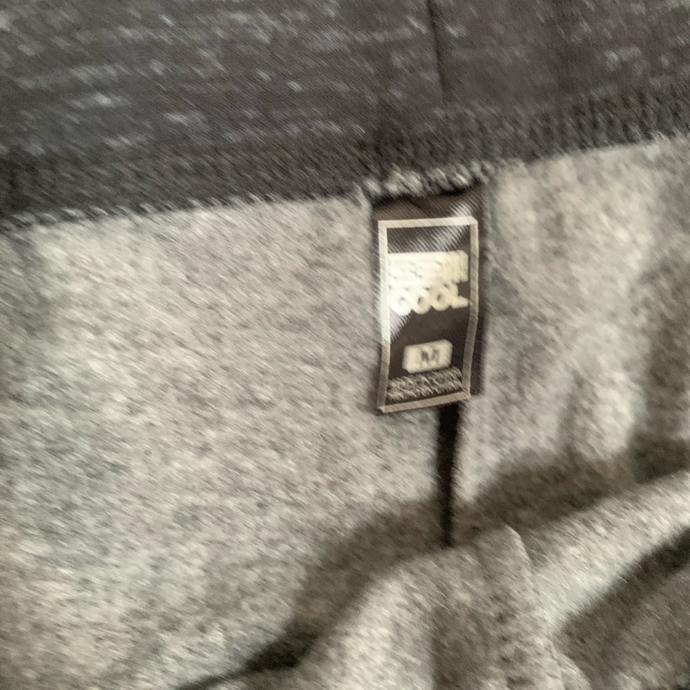 32 degrees Black/Dark Gray Pull on Fleece Shorts - Picture 7 of 11